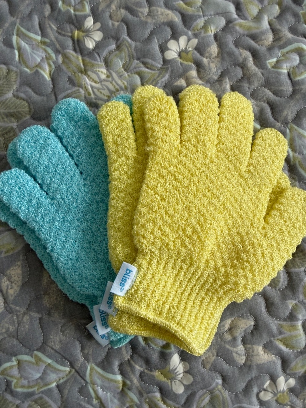 NWOT Bliss exfoliating gloves